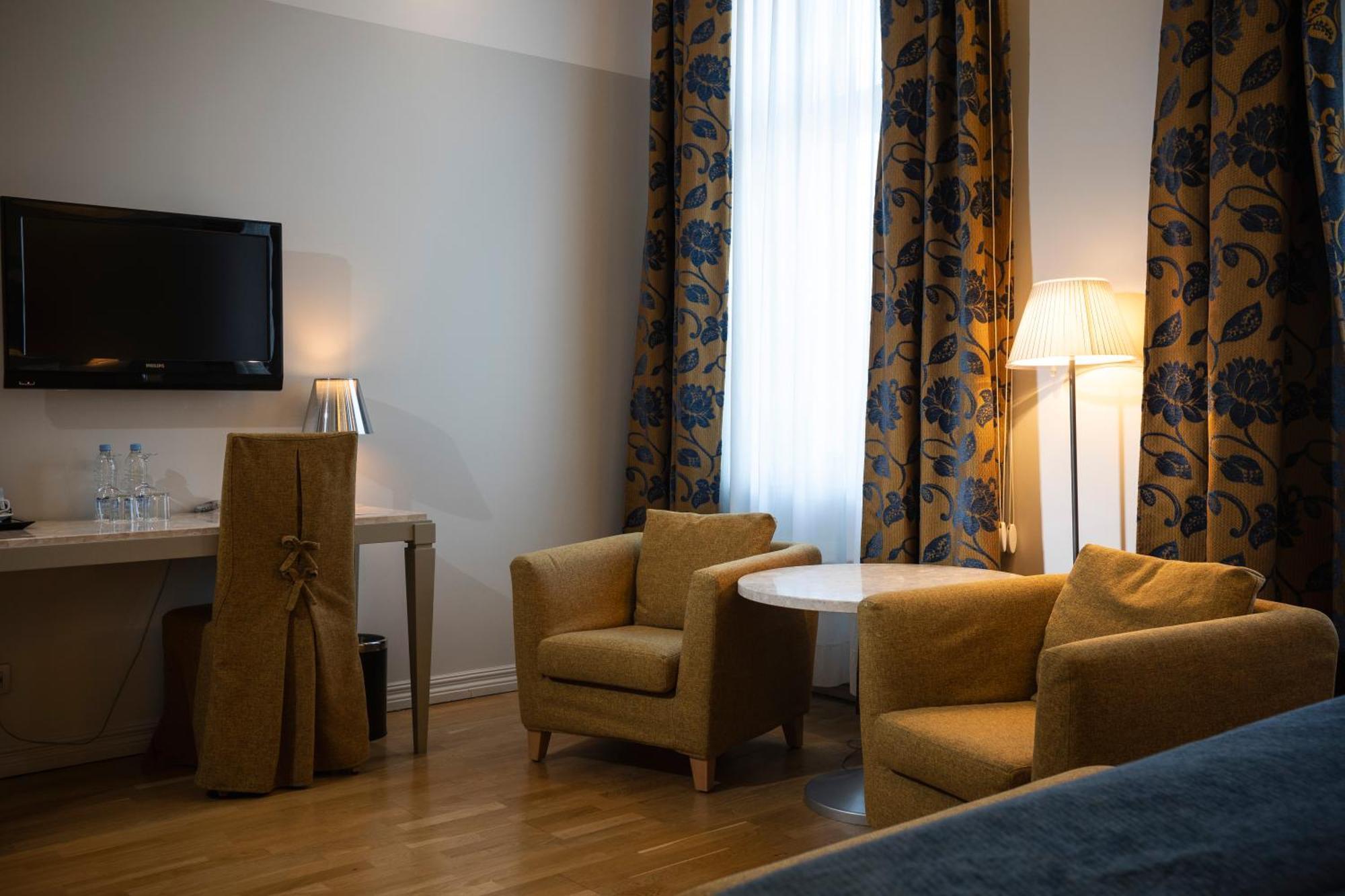 Opera Hotel Riga Exterior photo